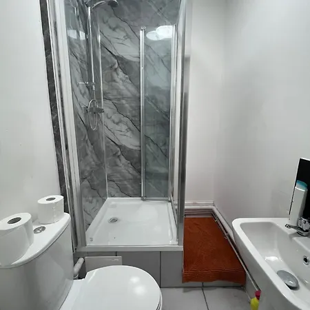 Cozy Flat Near Talbot Pub Apartment